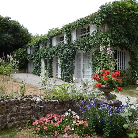 Le Petit Massigny Bed & Breakfast 3*